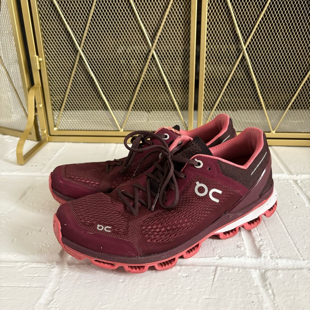 On Cloudsurfer maroon red women’s running sneakers size 9.5
